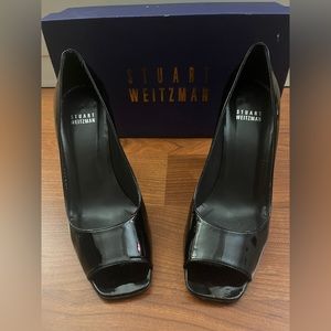 Excellent condition Stuart Weitzman Linda Pumps